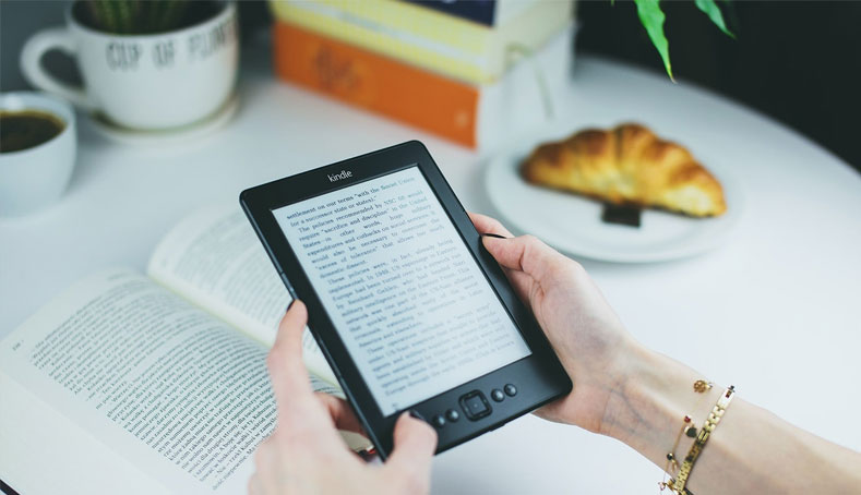 A guide on selecting the ideal Kindle, featuring business writing books for enhanced reading experience.